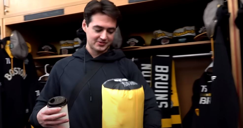 Bruins dress like old-time Red Sox for Winter Classic walk-in