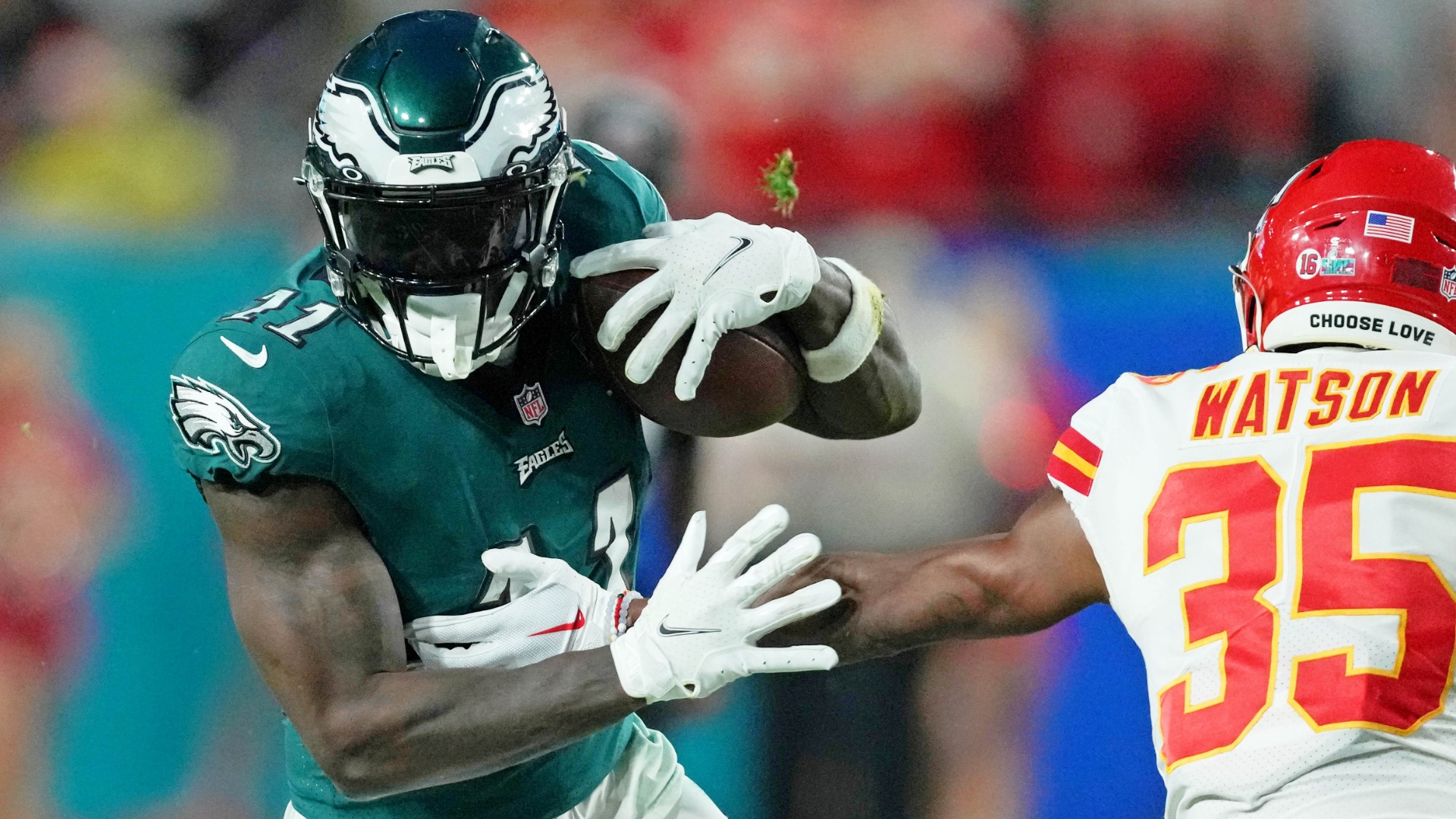 Eagles player roasts JuJu Smith-Schuster over viral Valentine