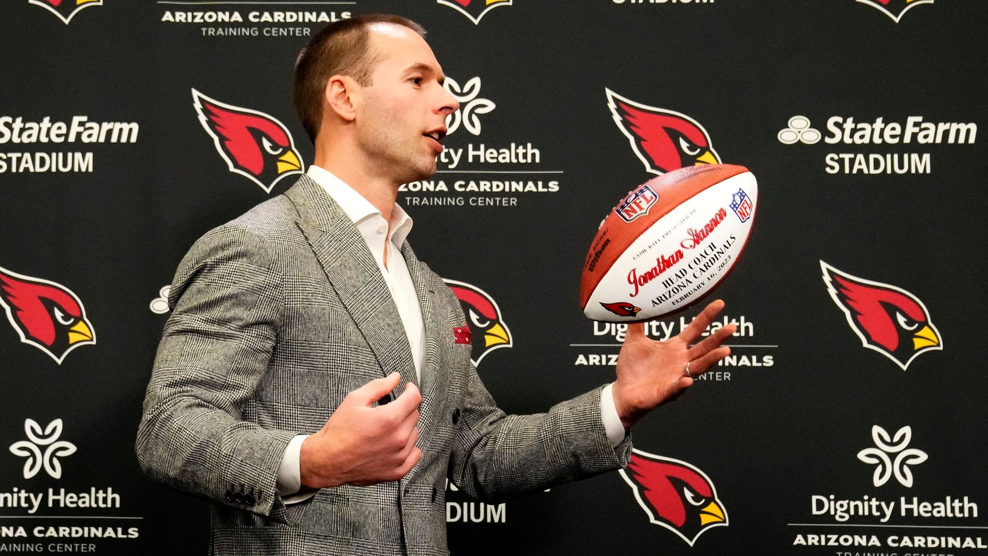 Video Of New Cardinals Coach Meeting Players Is Super Awkward