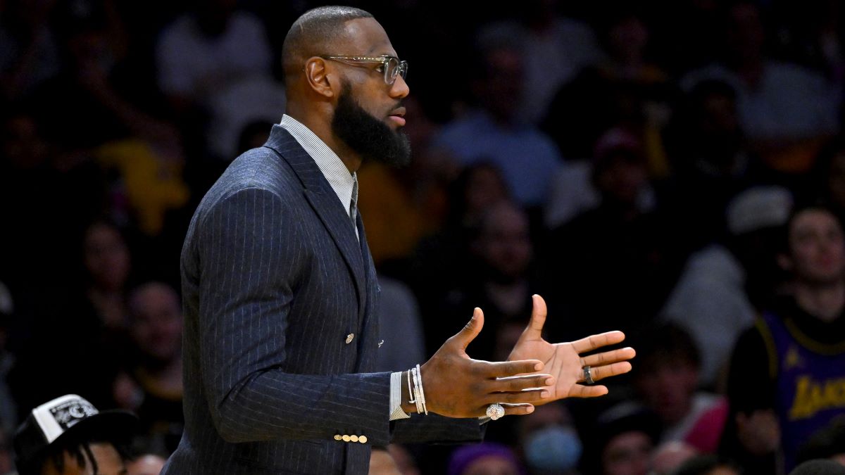 How Lakers’ LeBron James Reacted To Boos At Super Bowl LVII