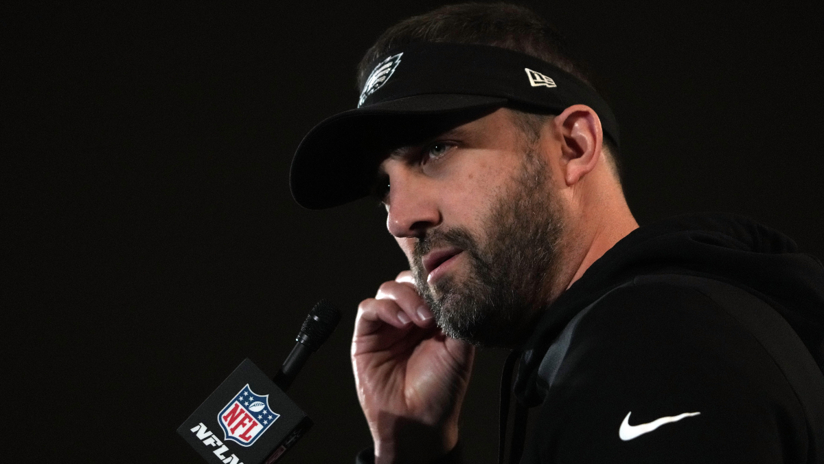 Eagles' Nick Sirianni cries during national anthem before Super Bowl vs.  Chiefs 