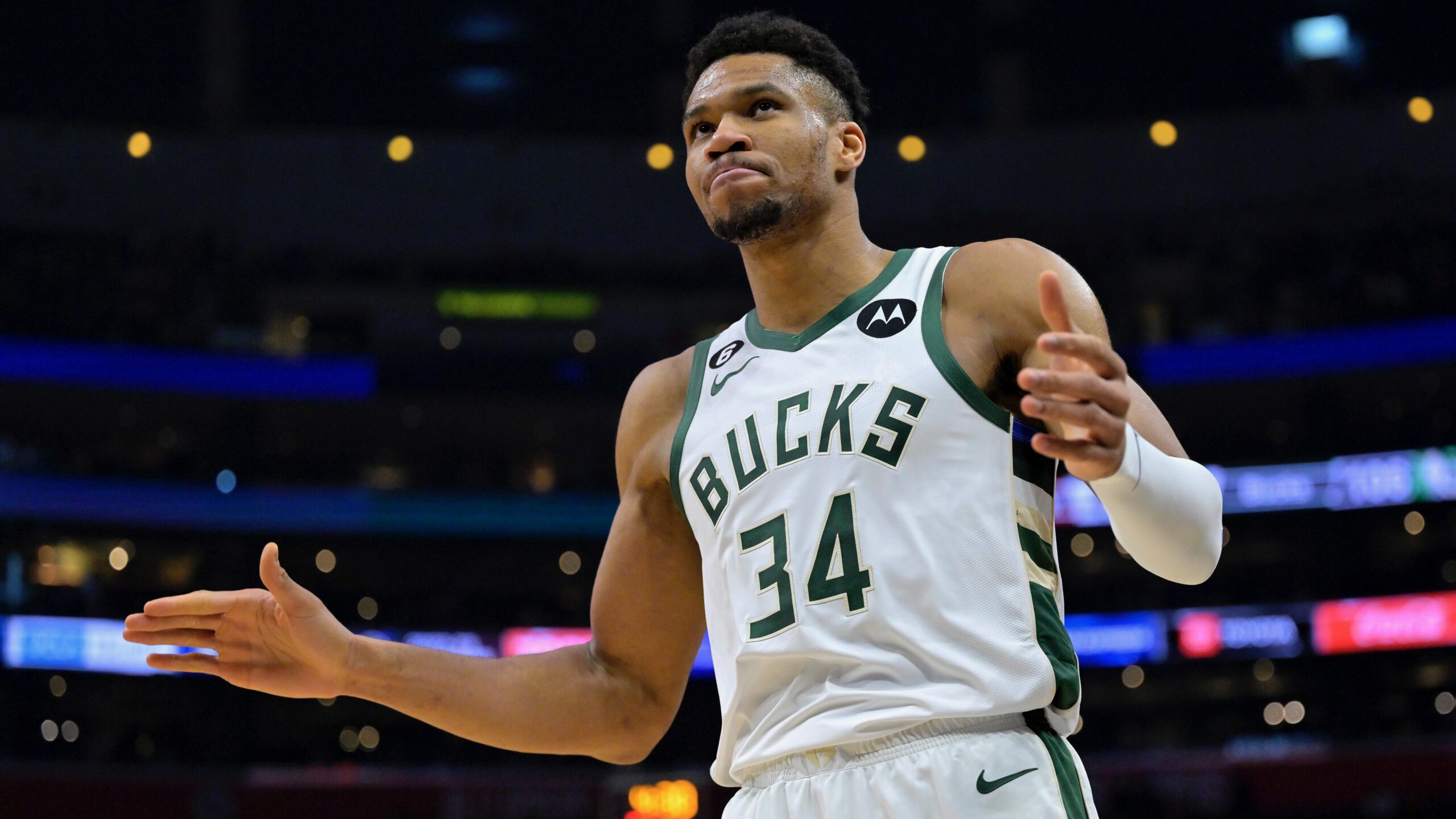 Bucks Star Giannis Antetokounmpo Has Sprained Wrist Ligament