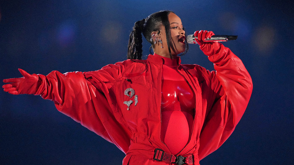 Patrick Mahomes Says Kansas City Chiefs Weren't Allowed to Watch Rihanna's  Super Bowl Performance