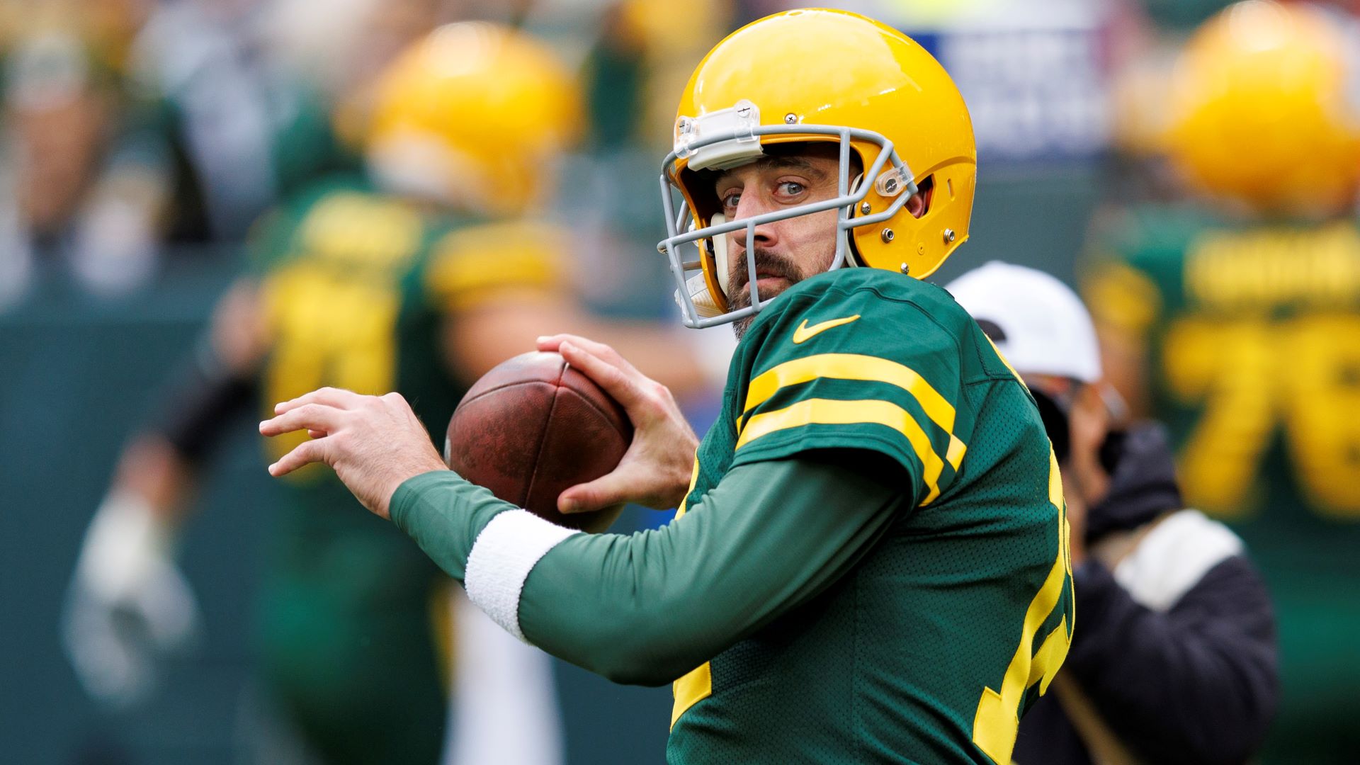 Aaron Rodgers in the Green Bay Packers all-white color rush