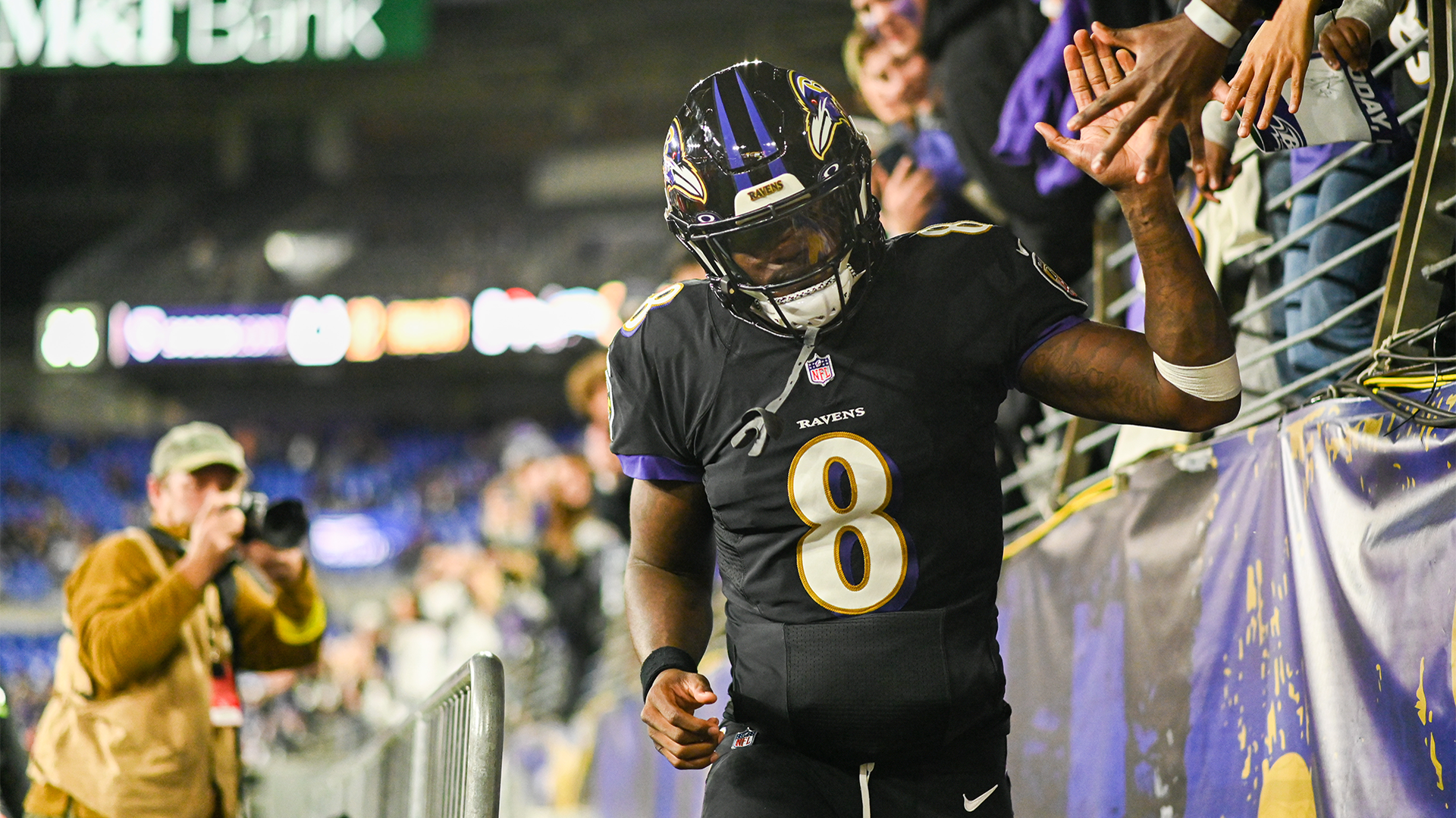 Ravens' Lamar Jackson Shares 'Letter to My Fans,' Requests Trade