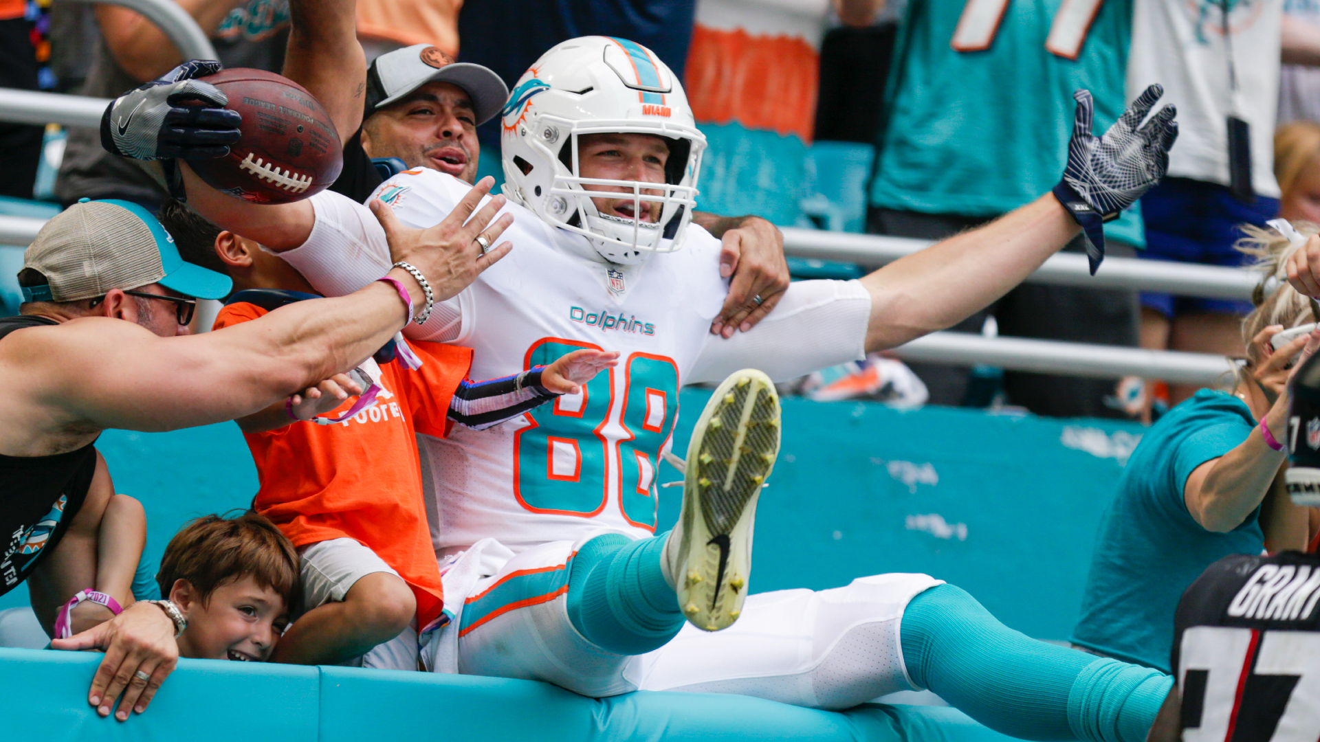 Report: Patriots signing ex-Dolphins TE Mike Gesicki