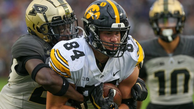 Iowa Hawkeyes tight end Sam LaPorta