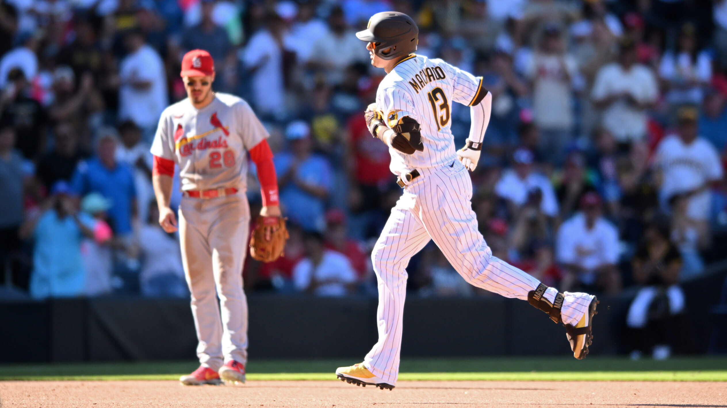 NOLAN ARENADO ST LOUIS CARDINALS 3RD BASE PLAYS THE HOT CORNER