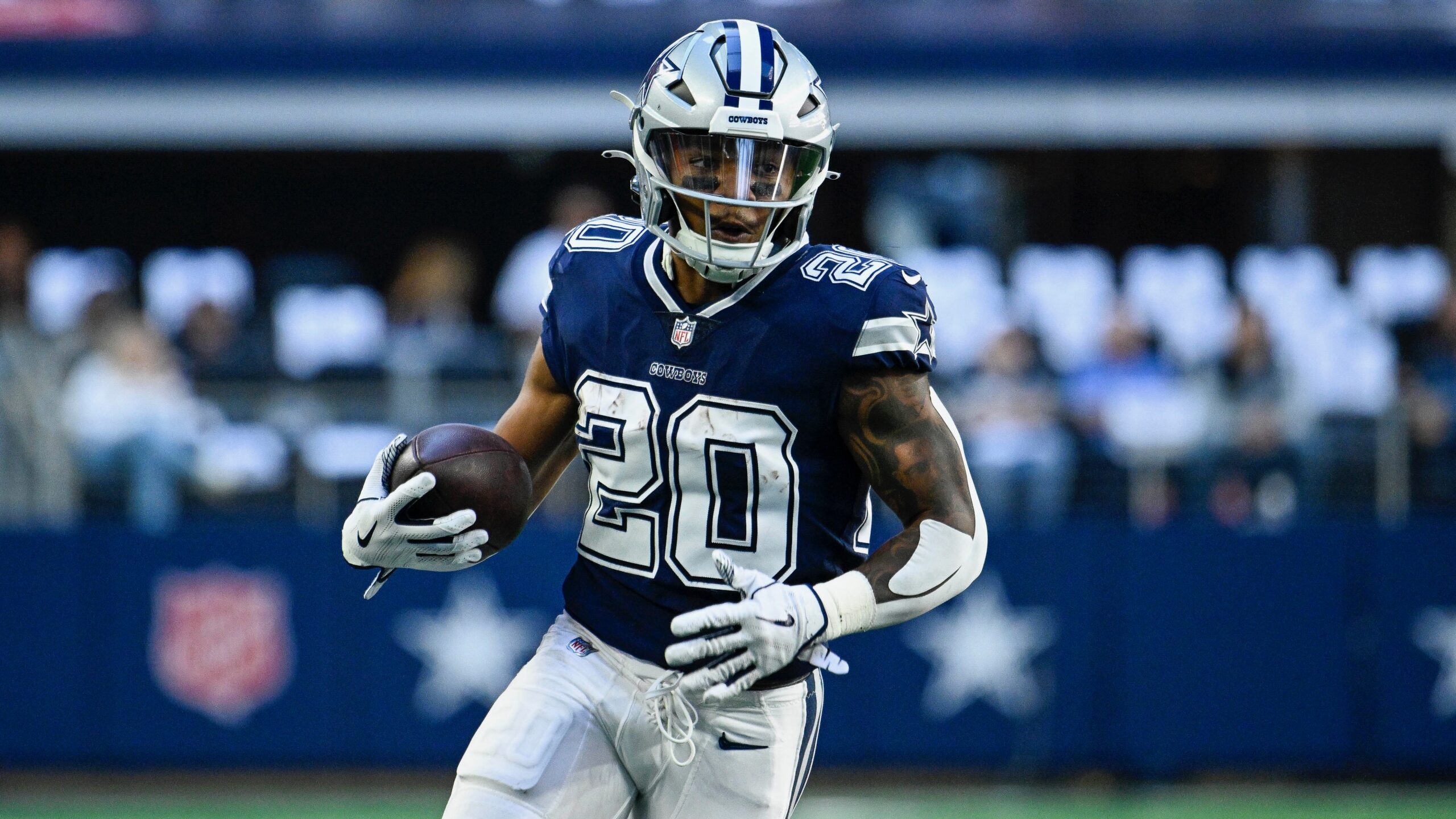 Dallas Cowboys reportedly keeping RB Tony Pollard for 2023