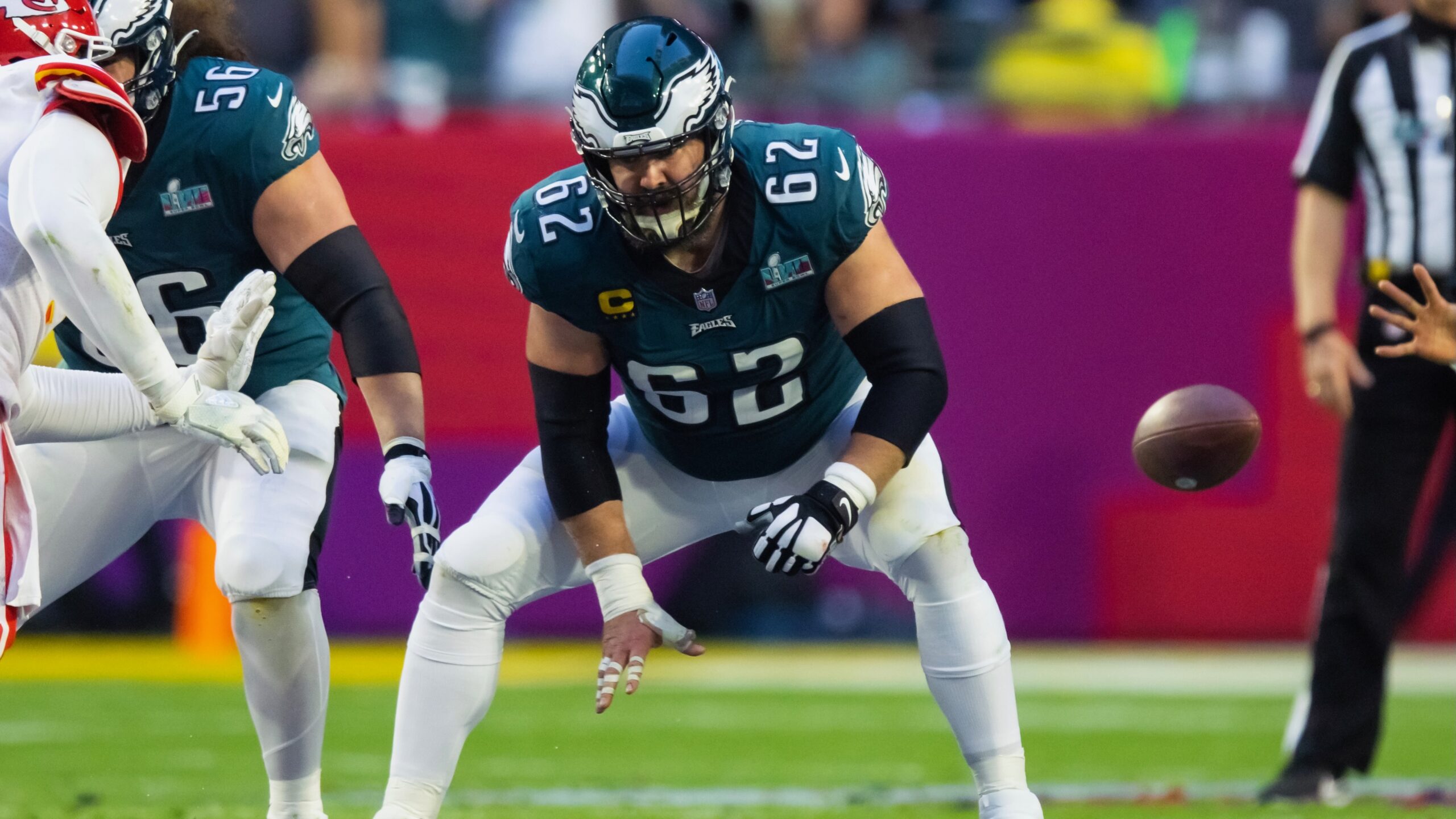 Eagles C Jason Kelce returning for another season