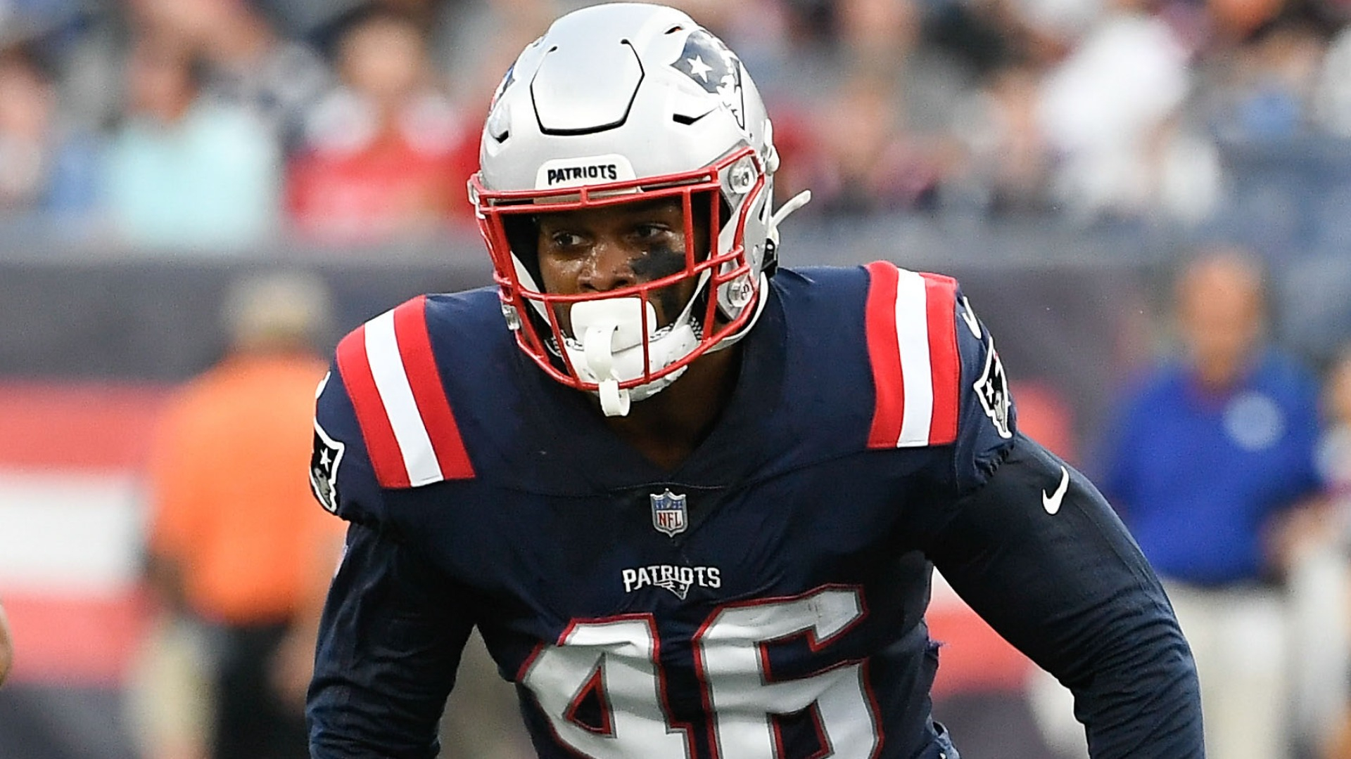 Veteran Patriots linebacker Raekwon McMillan lands on injured