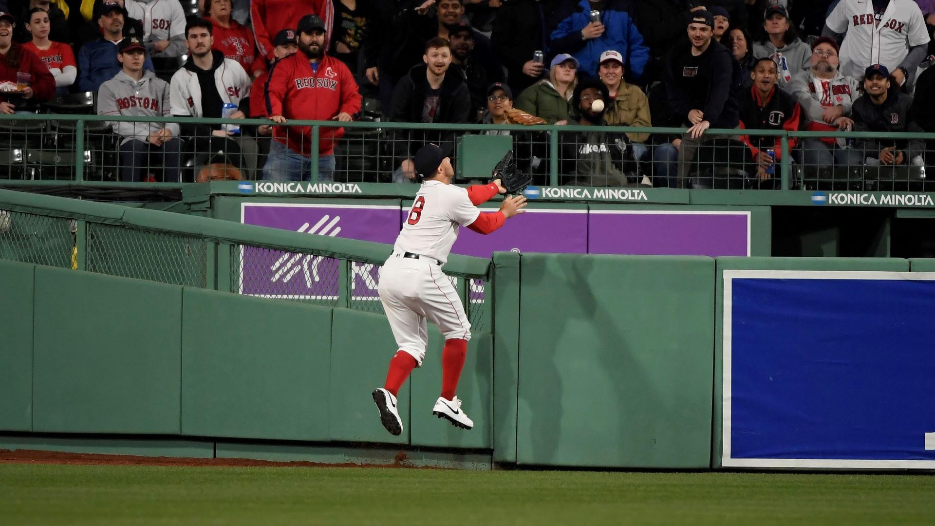 Ji Hwan Bae's 1st career homer helps Pirates top Red Sox 4-1