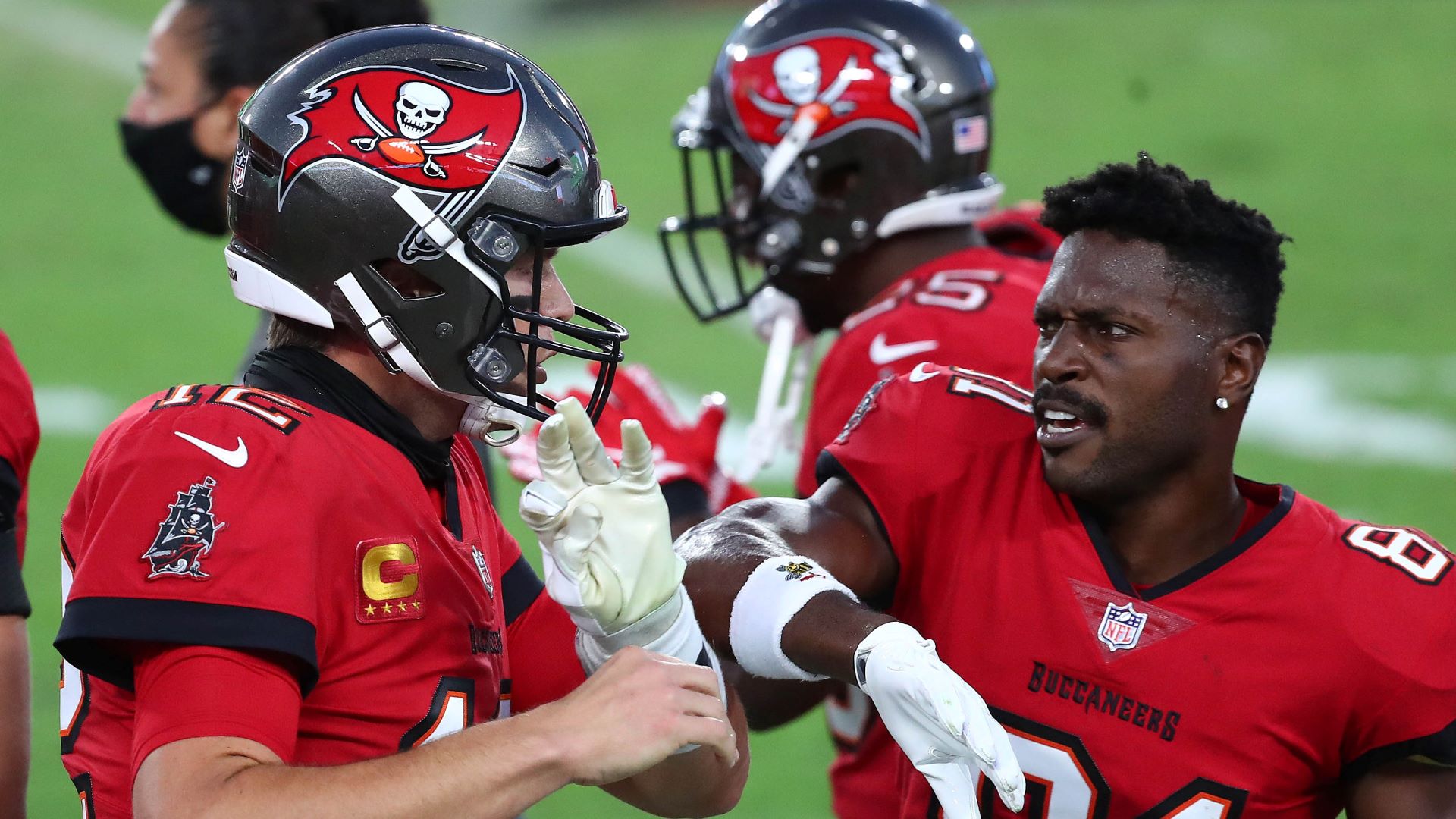 Antonio Brown staying with Tom Brady's Buccaneers, WR re-signs in Tampa Bay  on a one-year deal (report) 