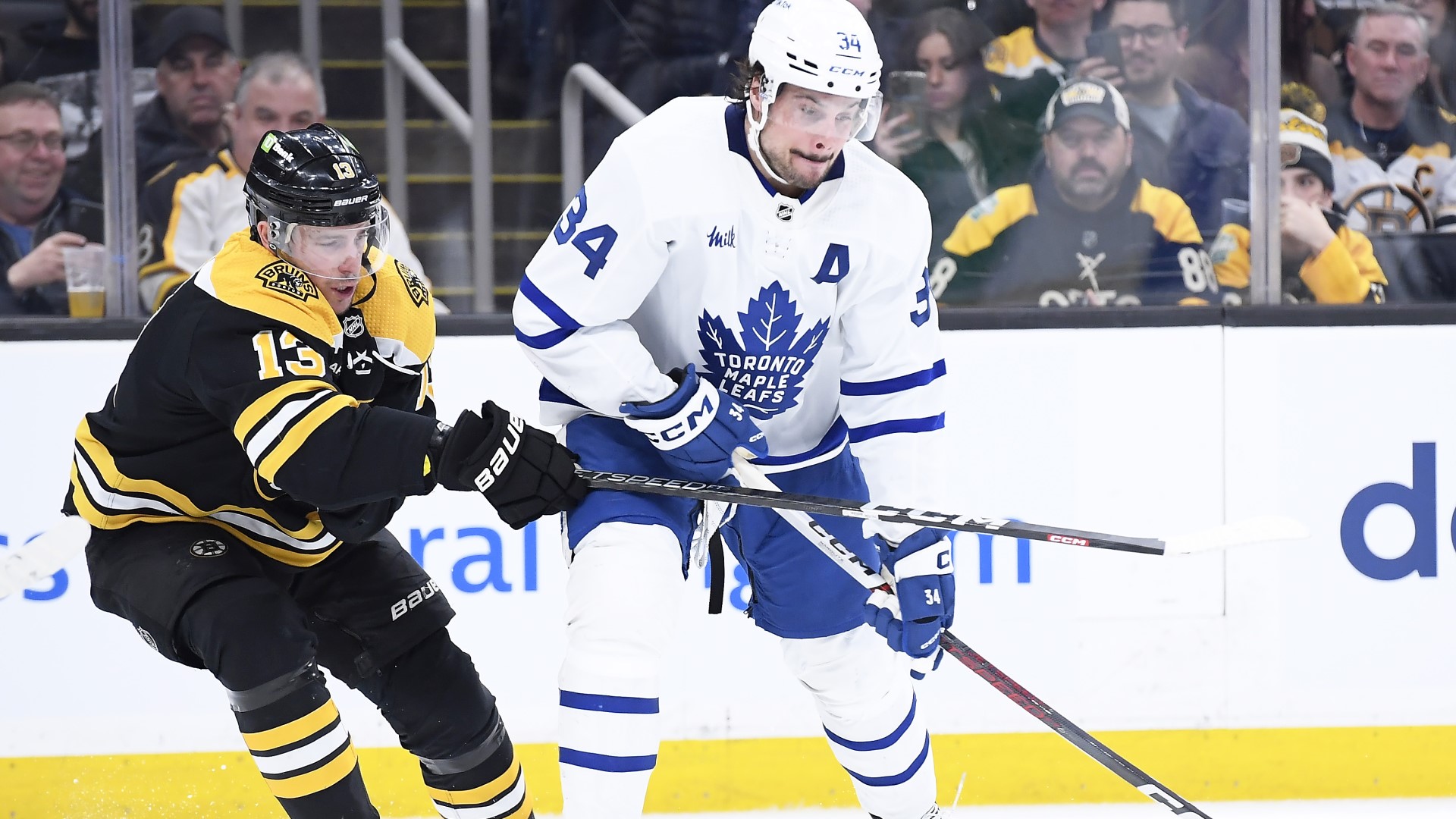 John Tavares rings up three points, Maple Leafs edge Predators