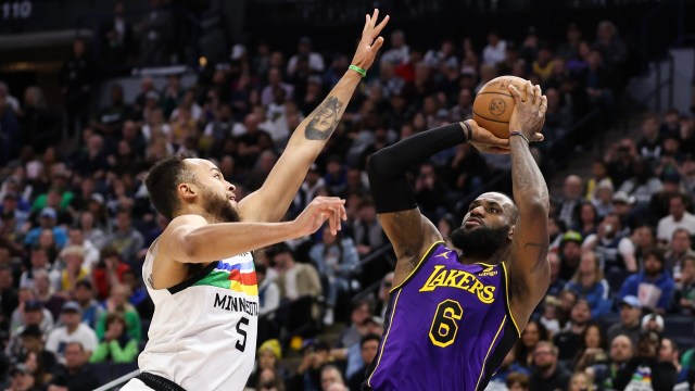 Minnesota Timberwolves forward Kyle Anderson and Los Angeles Lakers forward LeBron James