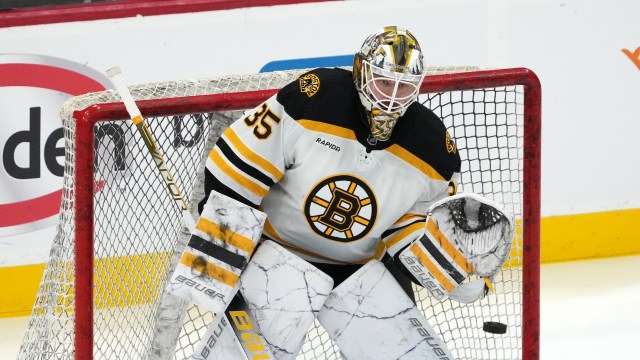 Boston Bruins goalie Linus Ullmark