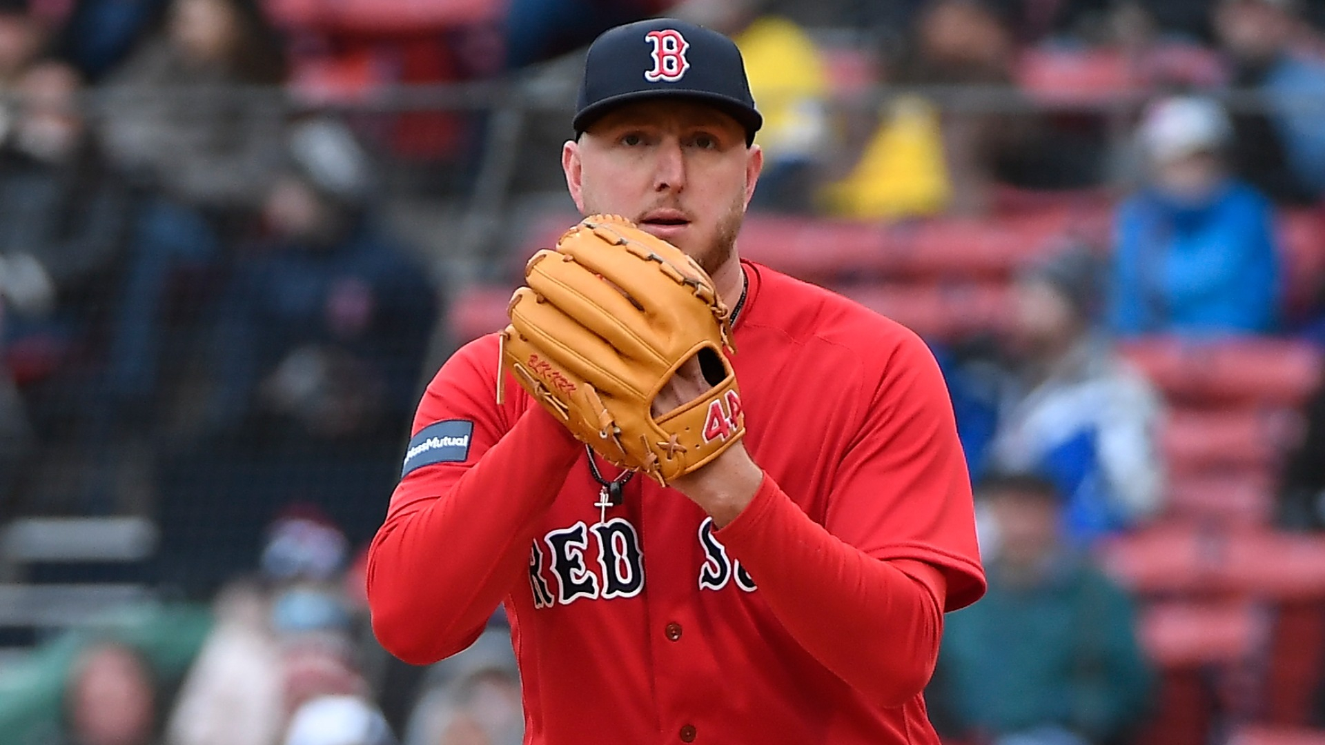 Red Sox's Zack Kelly fights back tears leaving game with elbow pain