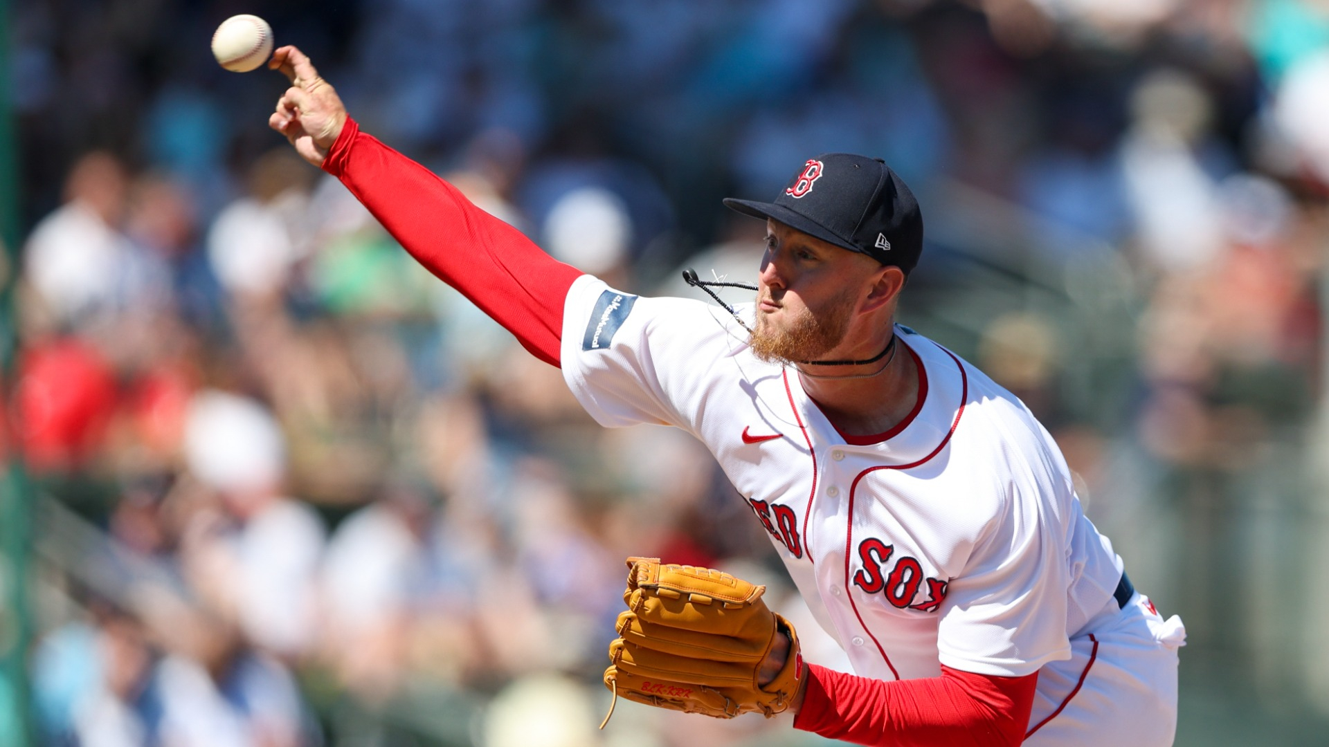 Red Sox's Zack Kelly fights back tears leaving game with elbow pain