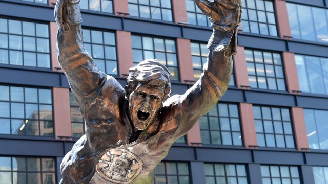 Statue of Boston Bruins legend Bobby Orr