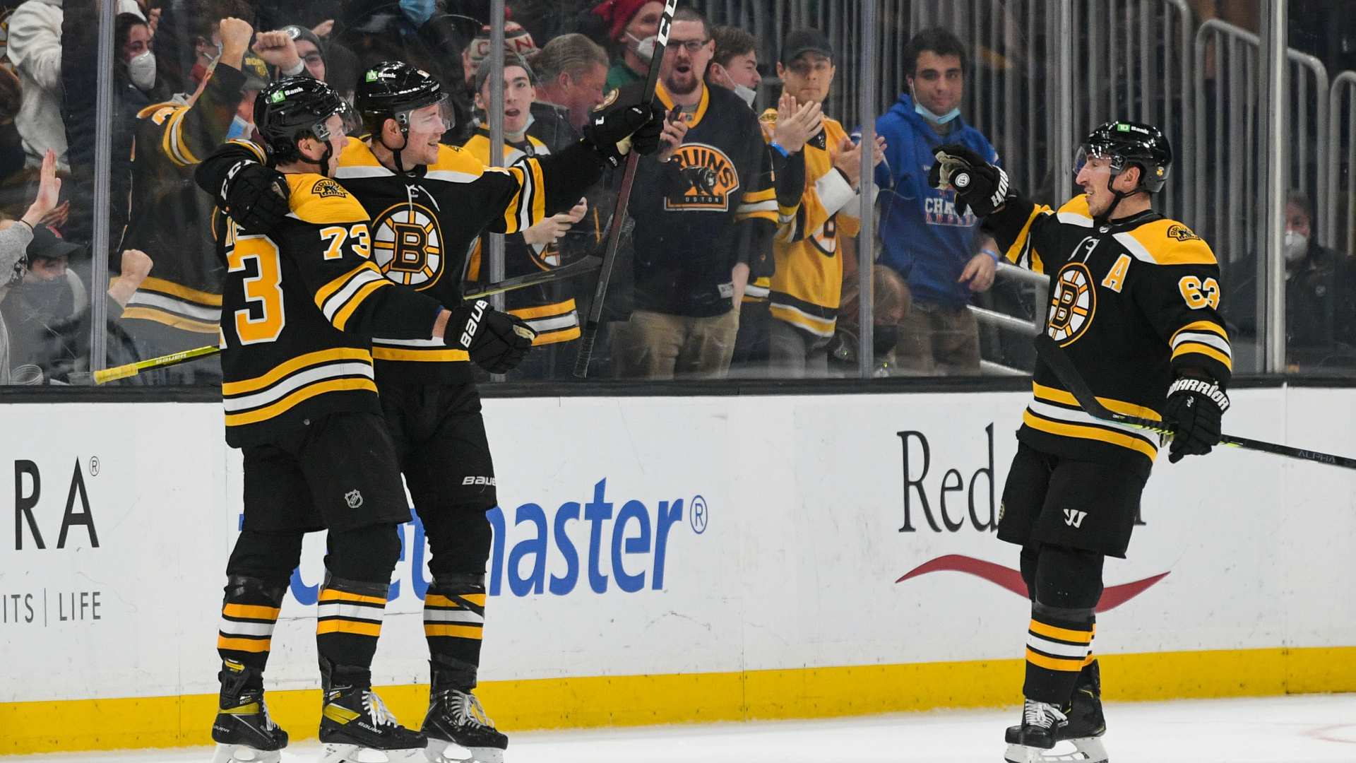 As Frozen Four starts, Bruins' locker room takes notice with chirps, cheers