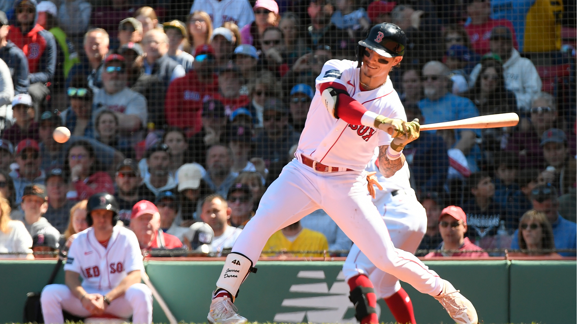 Jarren Duran always taking care of the fans @duranjarren #Fenway