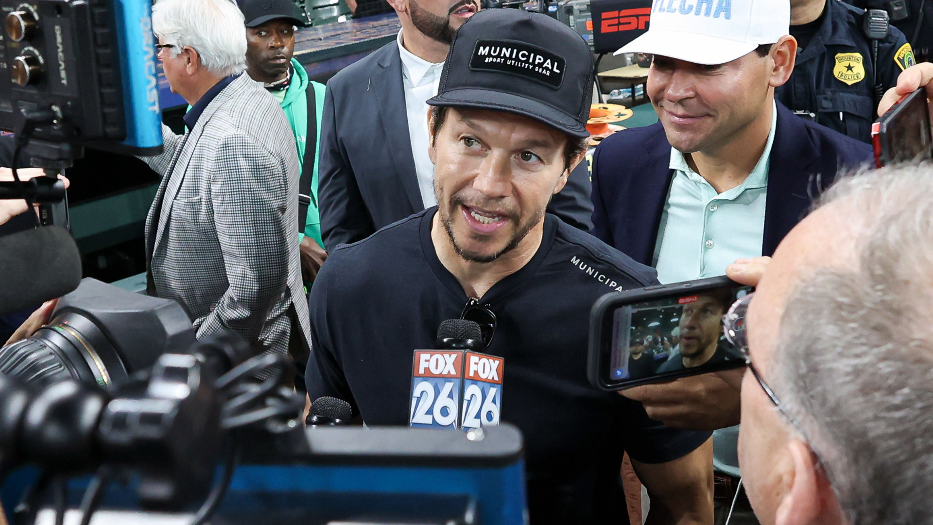 Mark Wahlberg explains why he's a fan of Alex Bregman, Astros