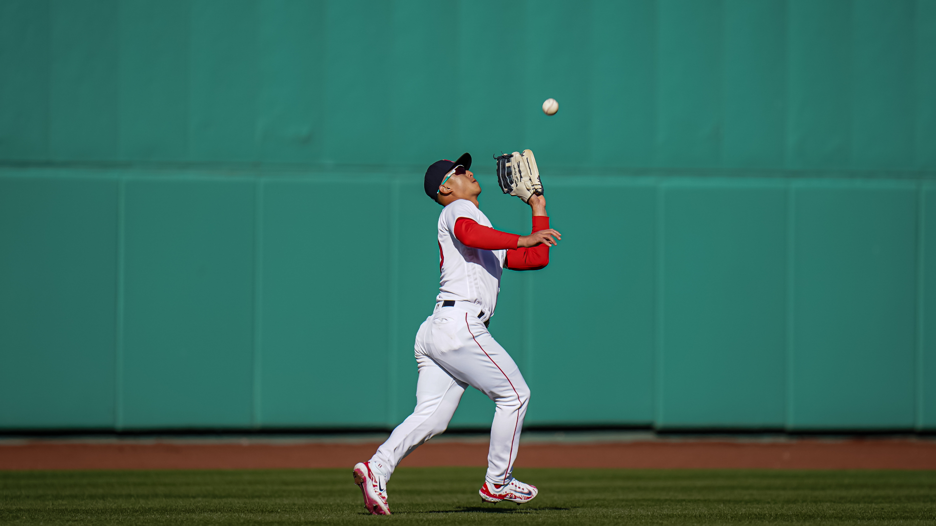 Red Sox 6, Tigers 2: Rob Refsnyder does the dang thing - Over the