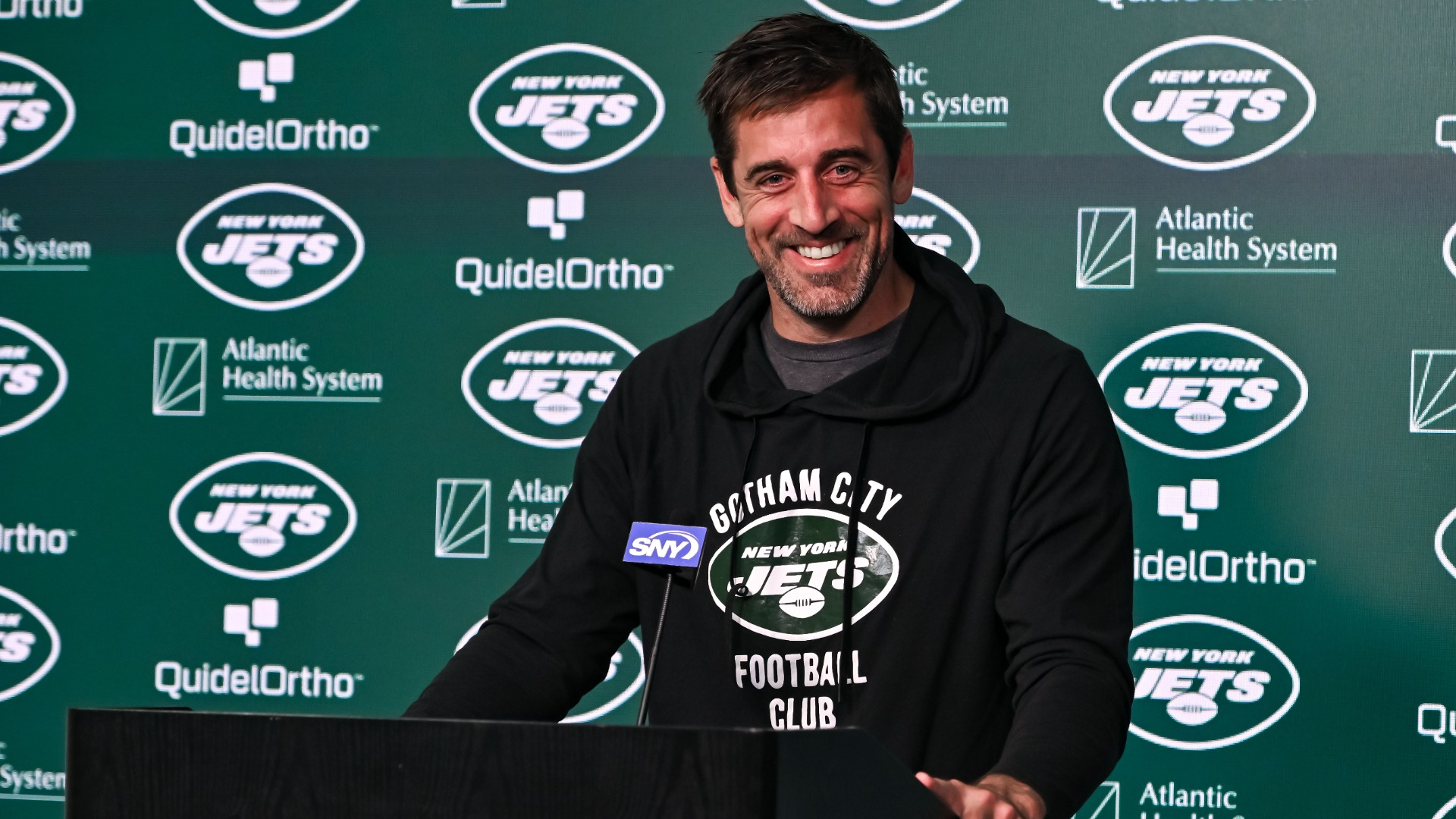 Aaron Rodgers tweaks his calf at start of New York Jets OTAs