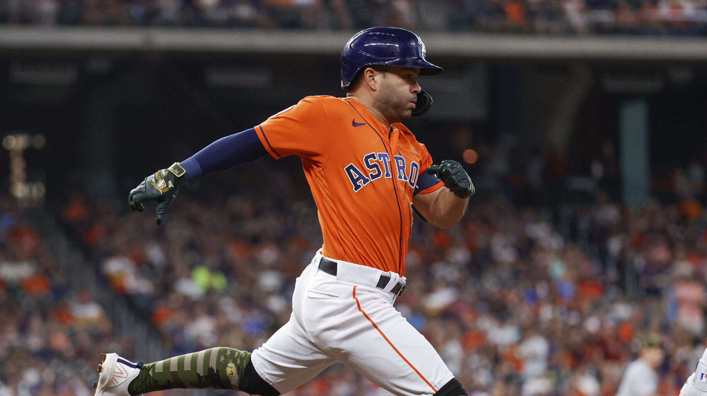 Astros' Altuve suffers broken thumb at World Baseball Classic