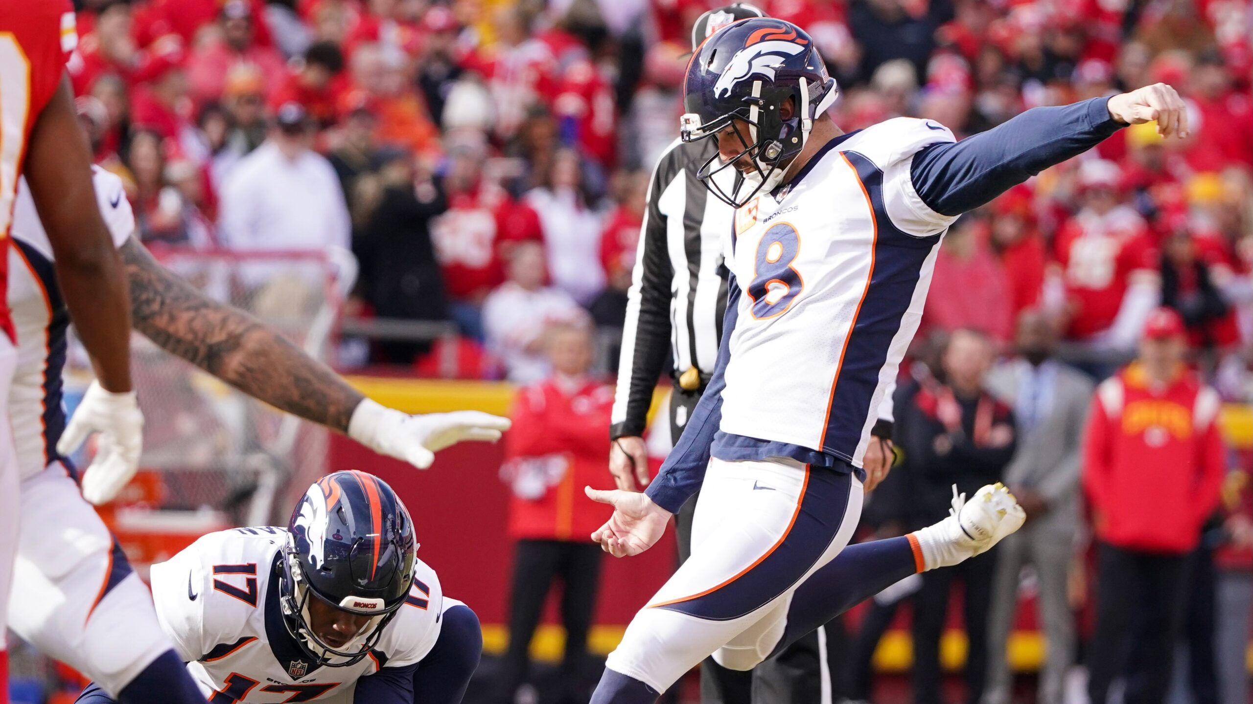 Jaguars sign ex-Broncos kicker Brandon McManus, waive Riley