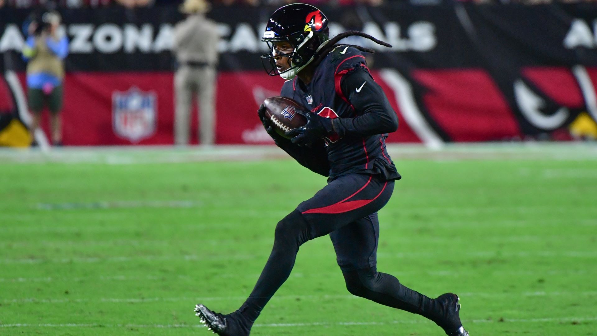 DeAndre Hopkins in no rush to sign; Patriots 'remain high' on WR