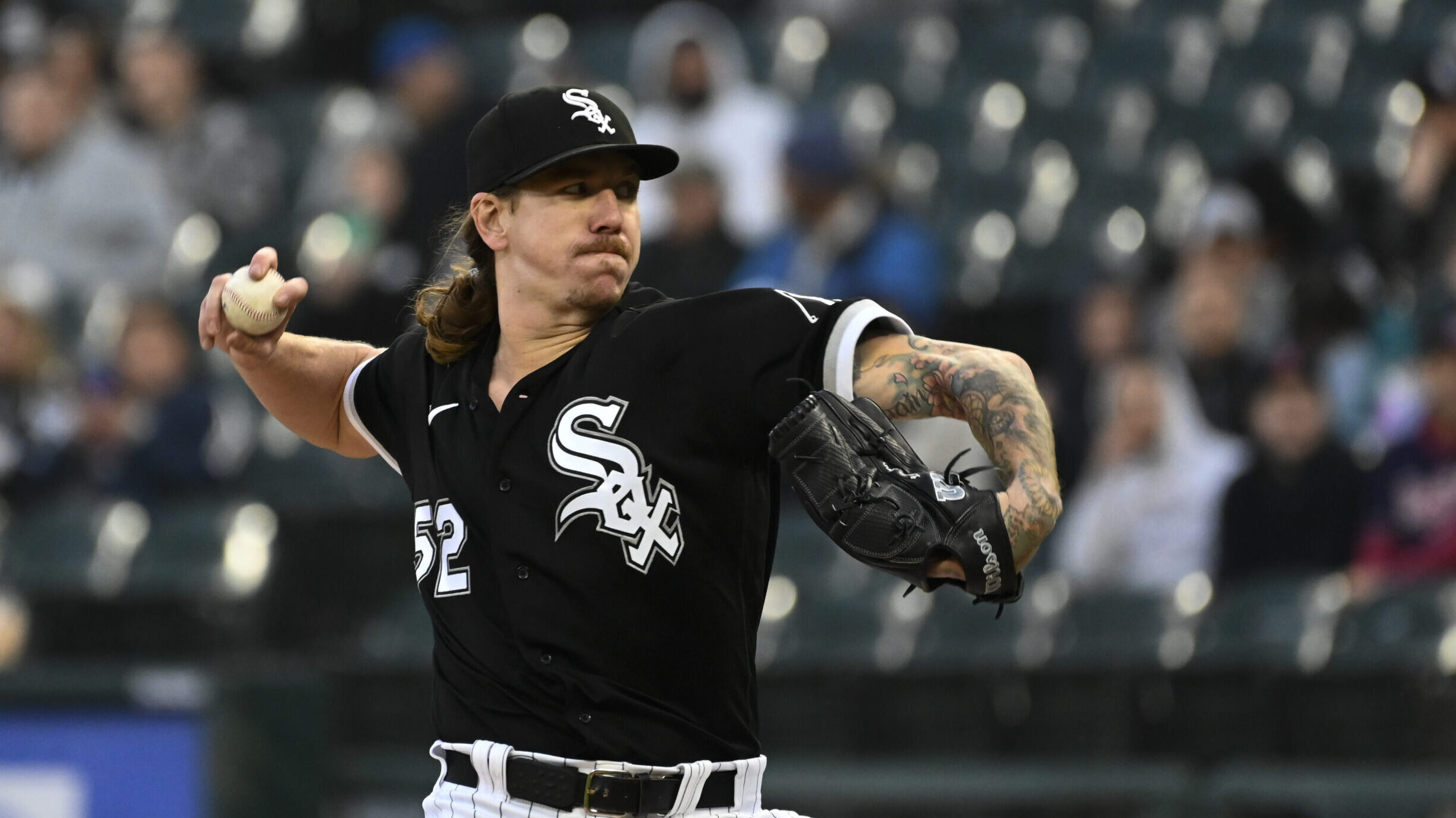 White Sox's Clevinger leaves start against Dodgers with right