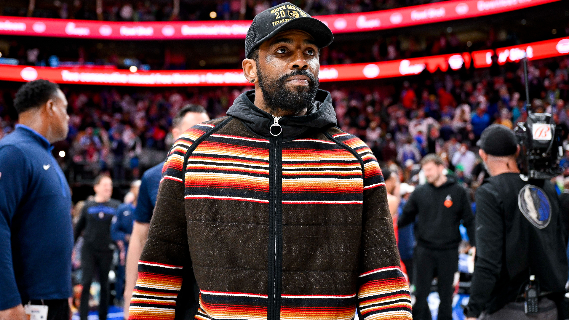 Mavs: Kyrie Irving, Barstool Sports' Dave Portnoy beef on Twitter