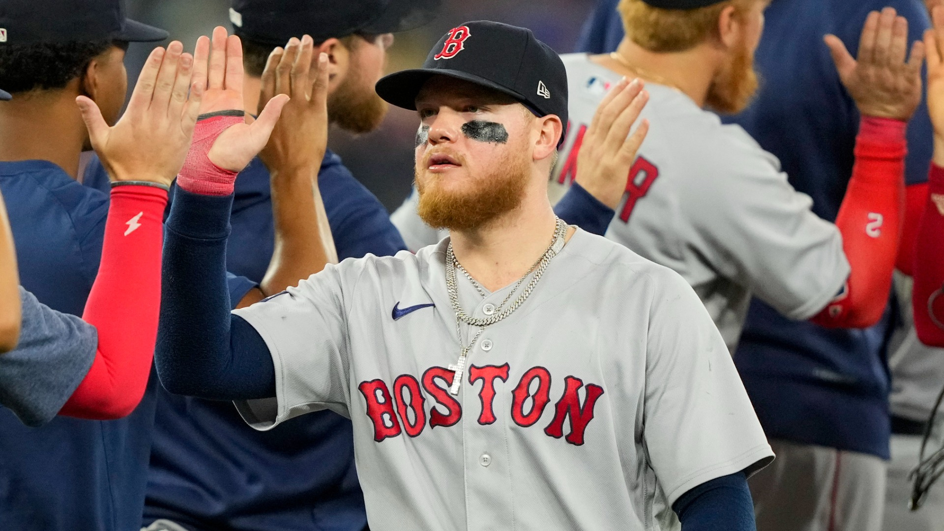 Yankees fan throws baseball at Red Sox outfielder Alex Verdugo