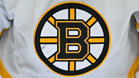 Bruins unveil new jerseys to commemorate 100th season