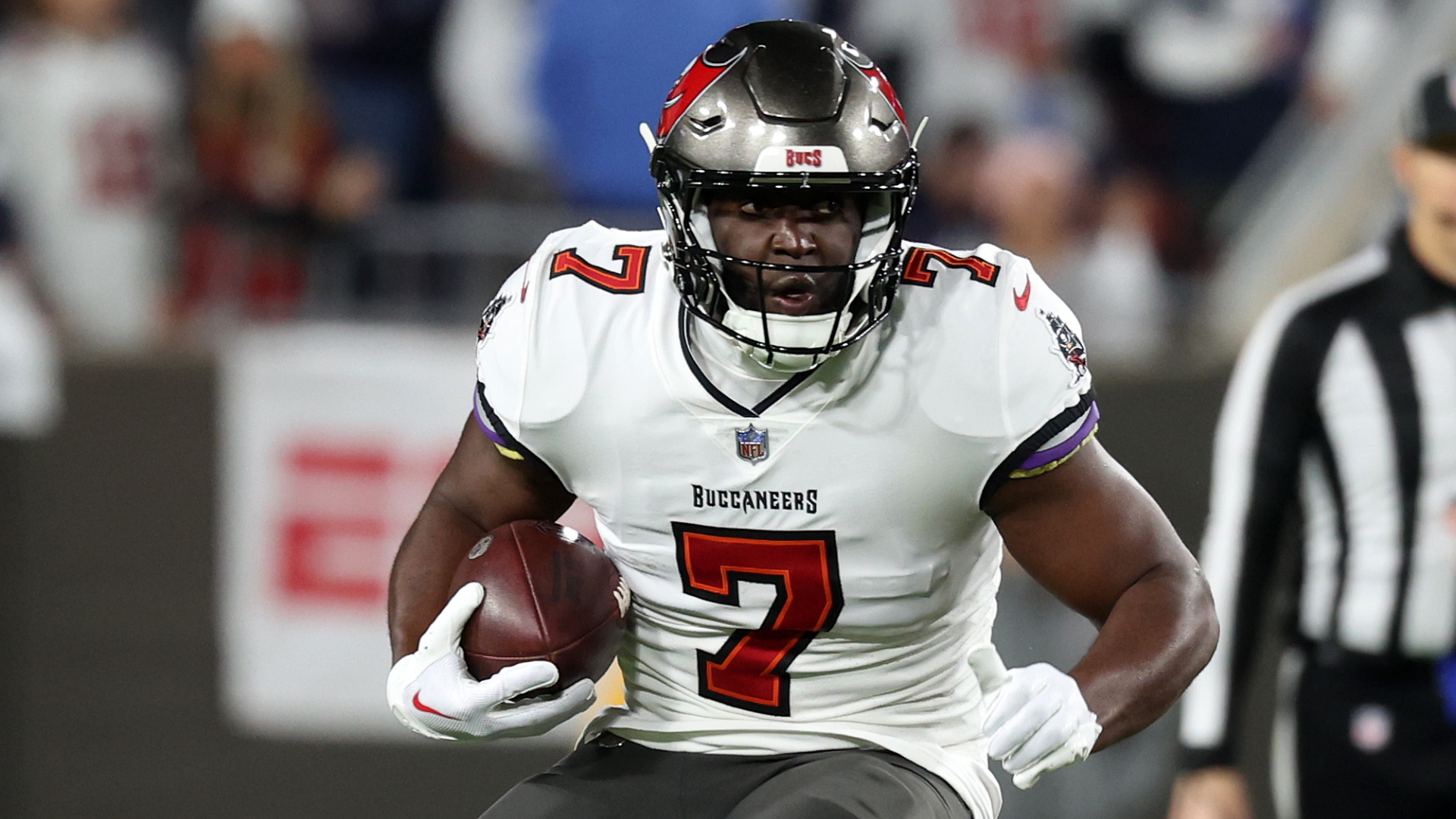 Ex-Bucs RB Leonard Fournette Could Join Cowboys: Analyst