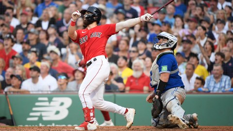 Devers extends hit streak to 8, Red Sox beat Indians