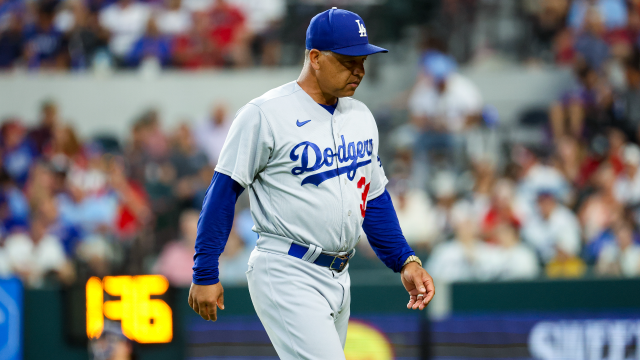 Los Angeles Dodgers manage Dave Roberts