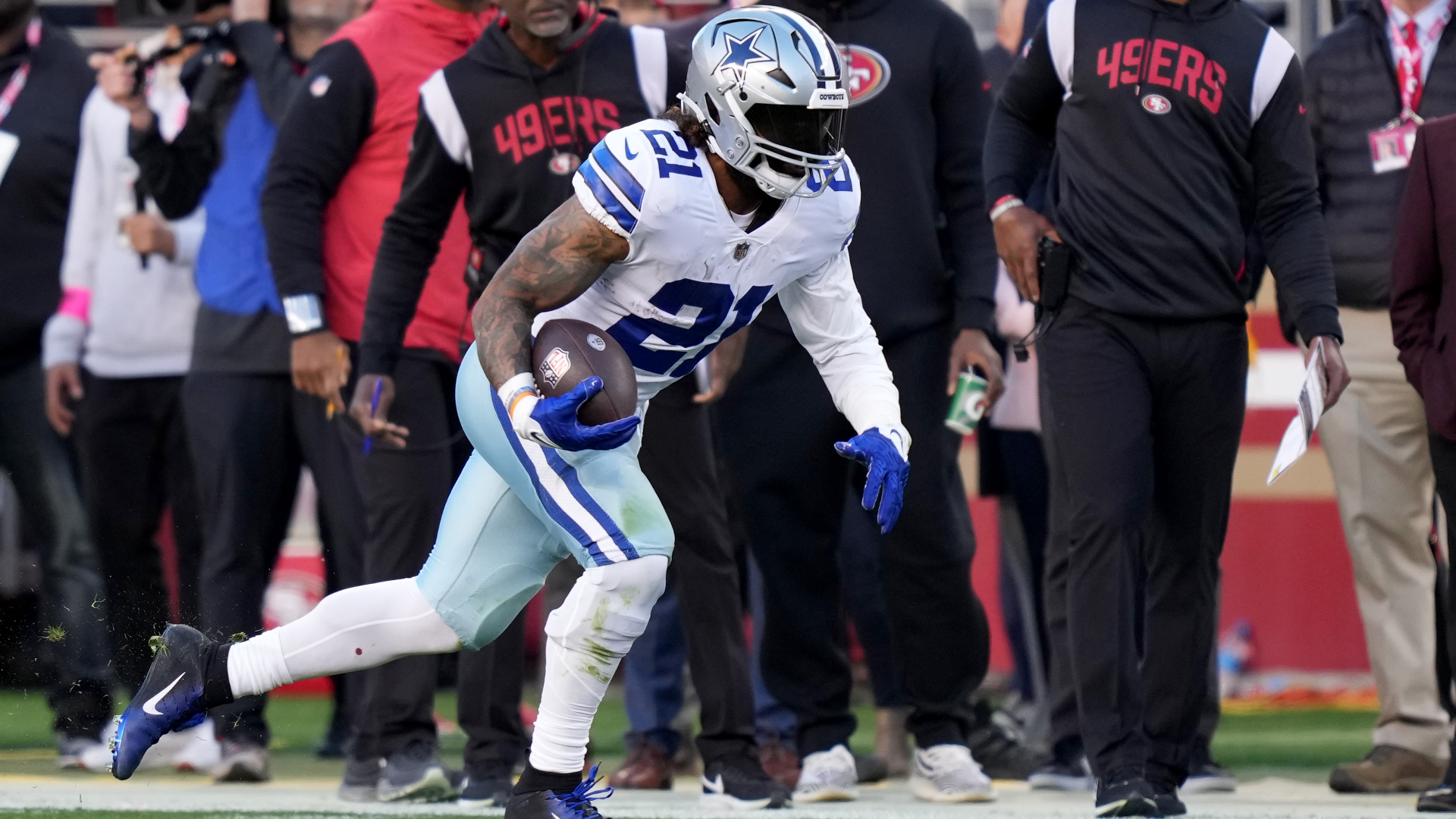 Patriots ease in Ezekiel Elliott slowly, and other observations