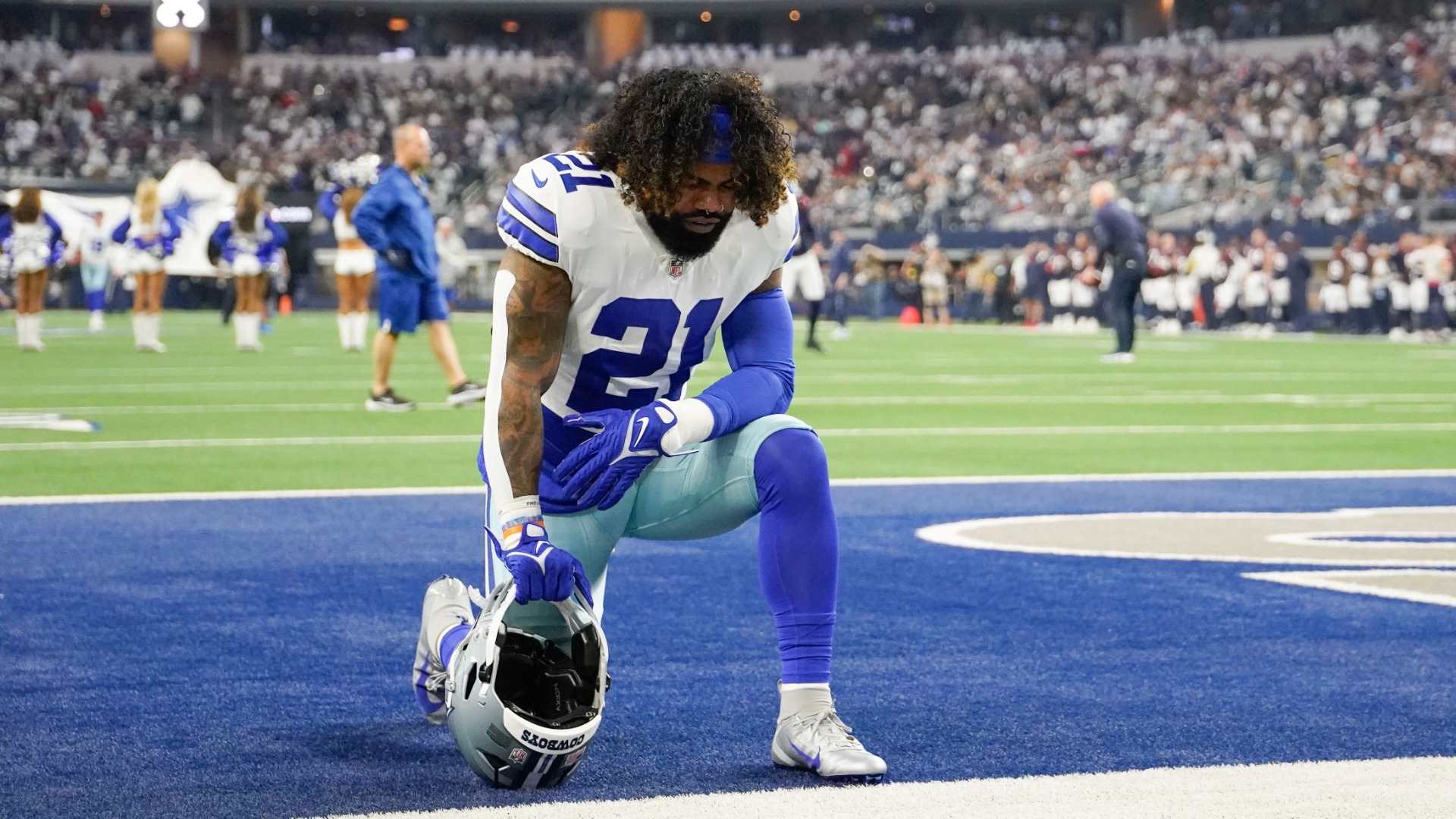 Patriots reportedly still 'highly interested' in signing Ezekiel Elliott