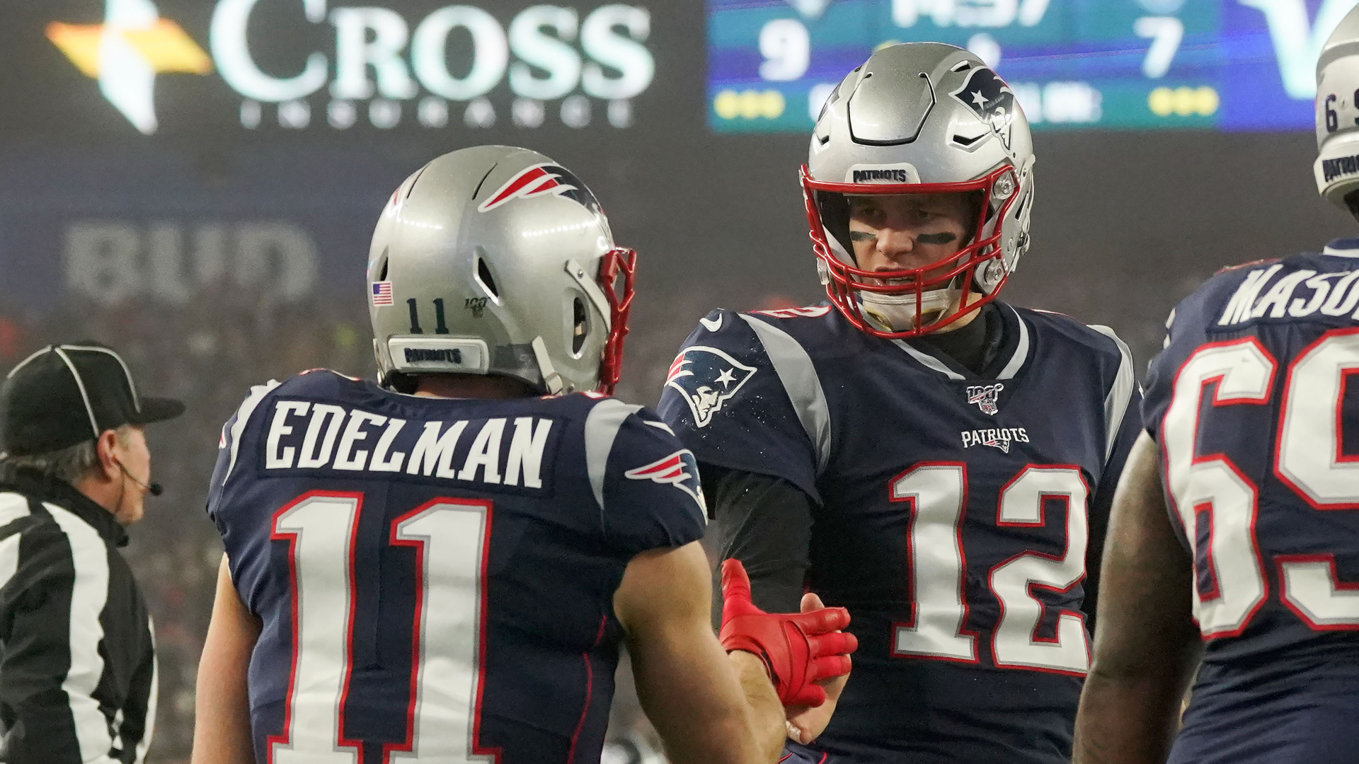 d/New England Patriots wide receiver Julian Edelman (11) warms up