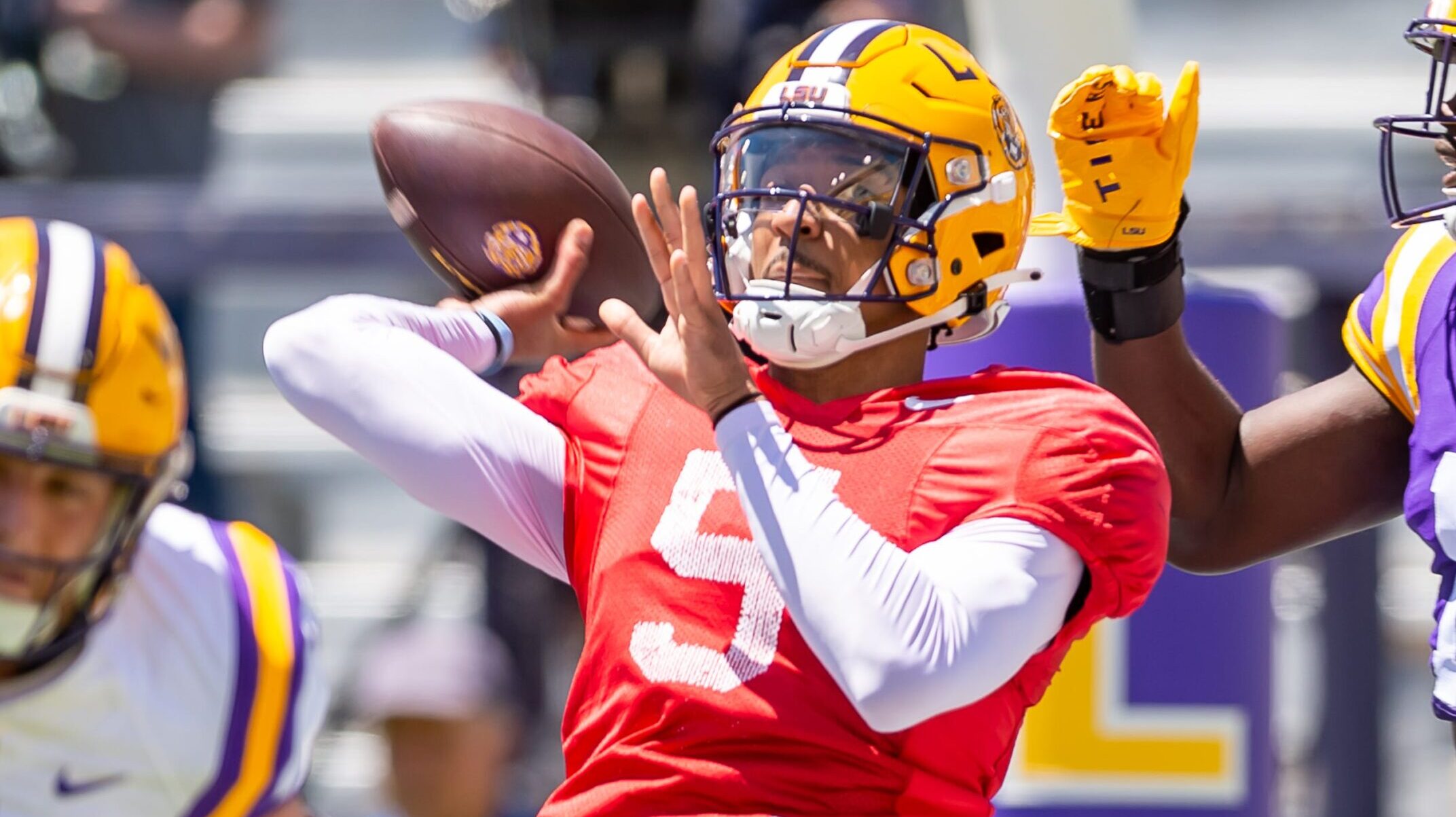 College Football Heisman Betting Insights LSU's Jayden Daniels' Odds Surge