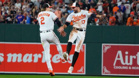 VIDEO: Vendor brings snow cone tray into bathroom stall with him at Houston  Astros game … gets fired! – New York Daily News