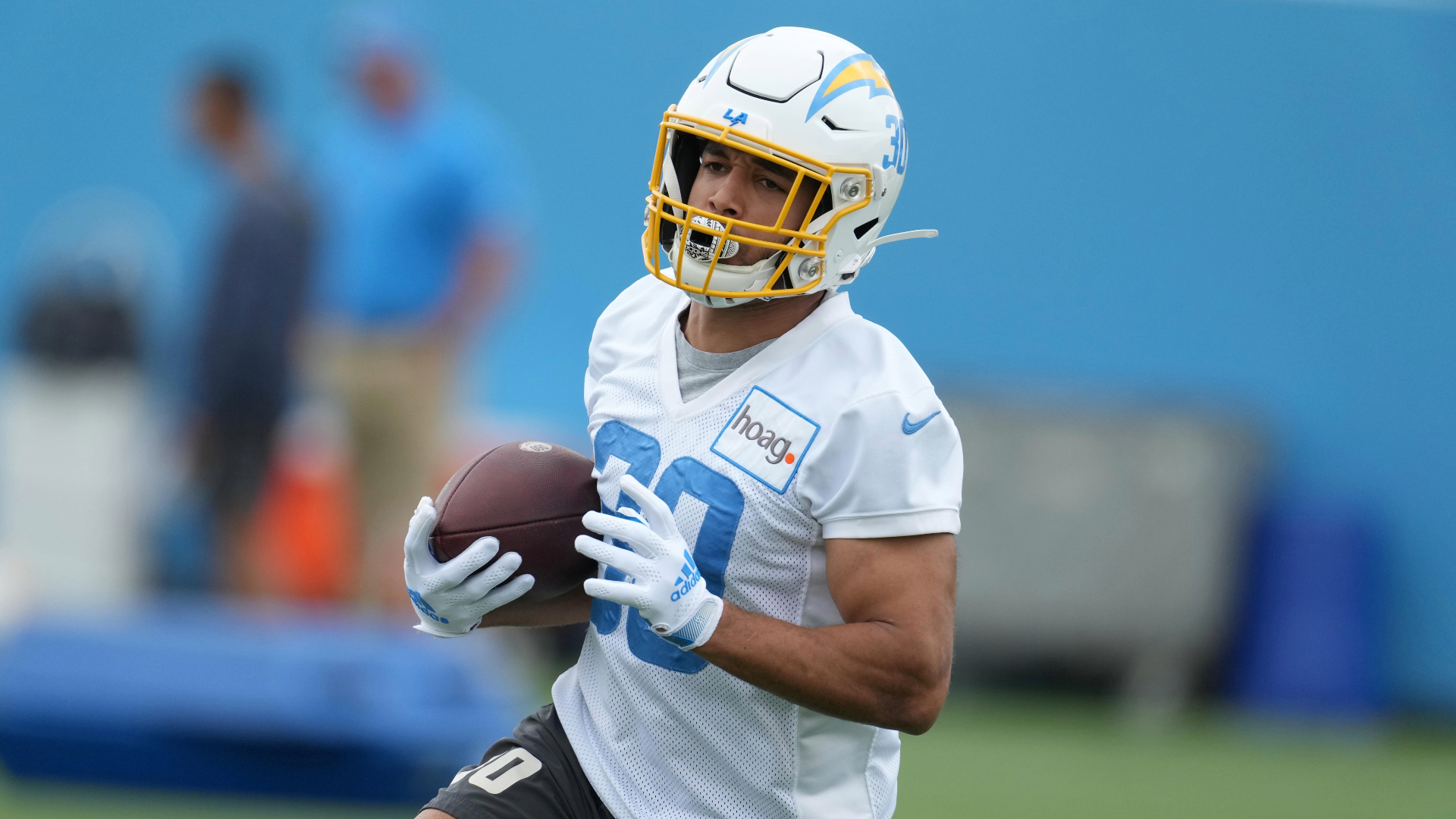 Austin Ekeler says he felt 'punched in the face' by Chargers