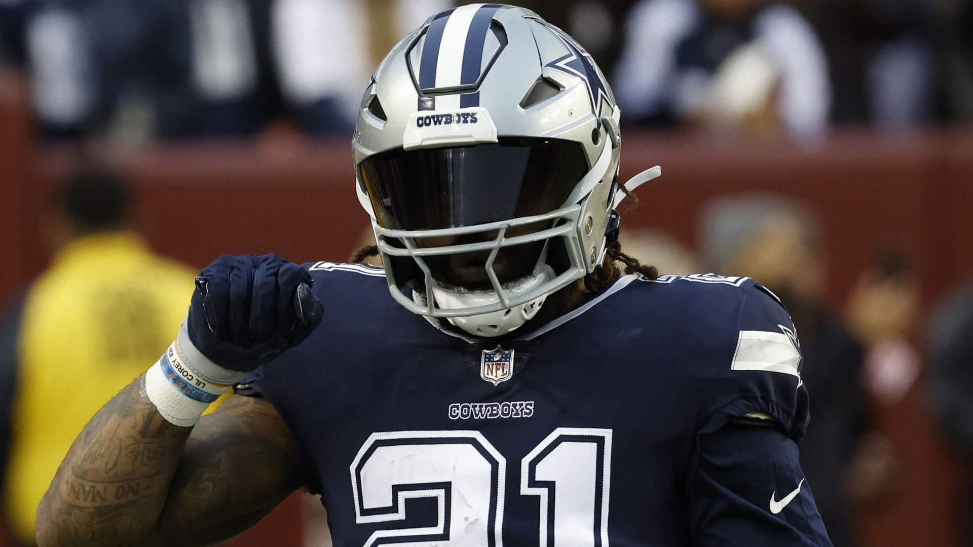 Cowboys' roster move sends message about Ezekiel Elliott's status