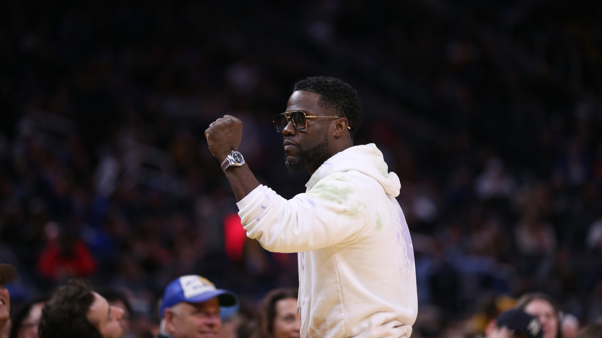 Comedian Kevin Hart brings 'good energy' to Los Angeles Rams