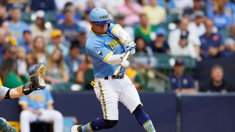 Cody Ross Wears Five-Year-Old Son's Baseball Pants During Batting