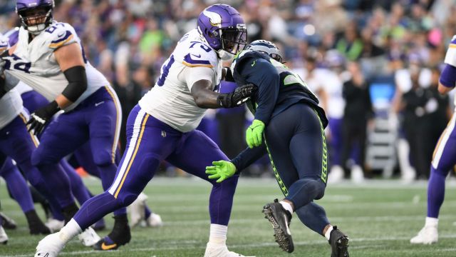 Minnesota Vikings lineman Vederian Lowe