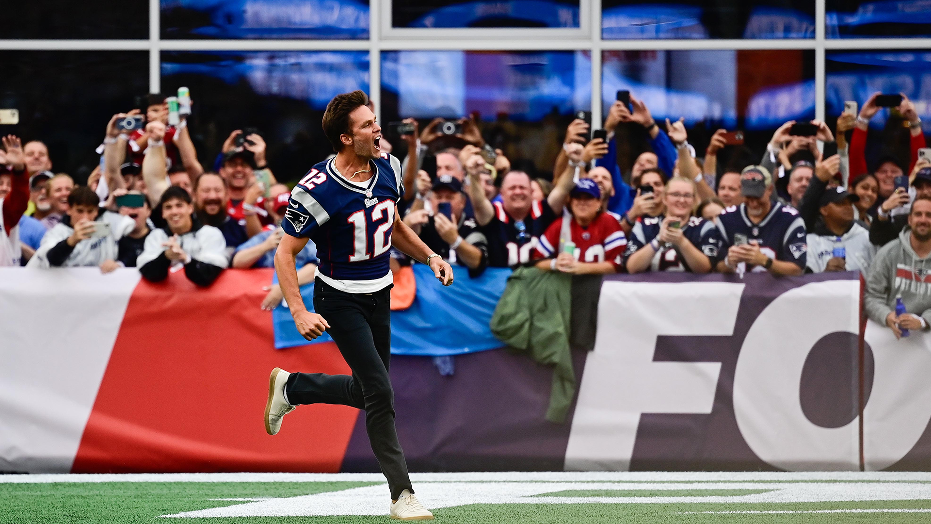 David Ortiz sports Tom Brady jersey, serves as Patriots honorary