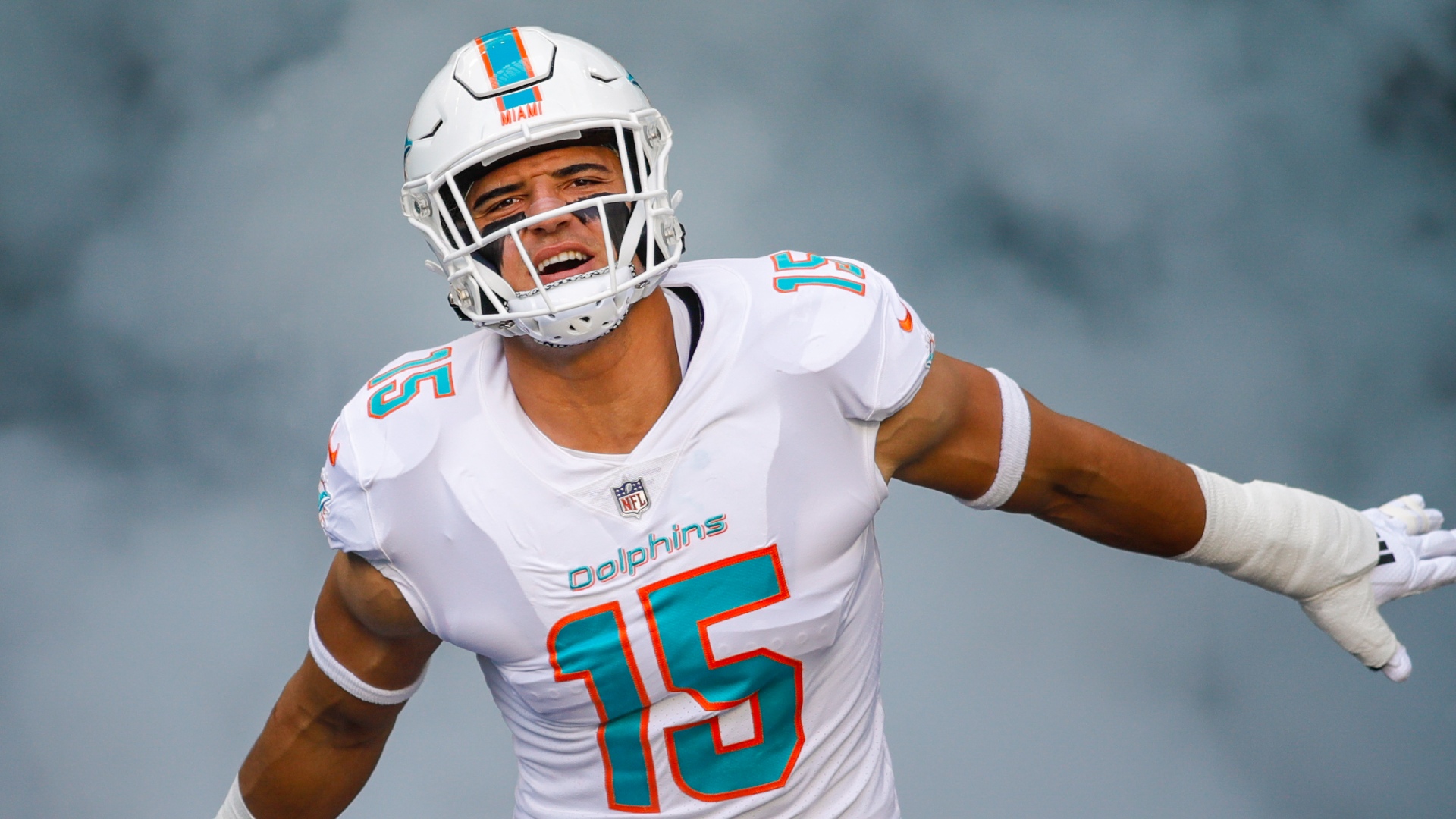 Miami Dolphins outside linebacker Jaelan Phillips (15) warms up